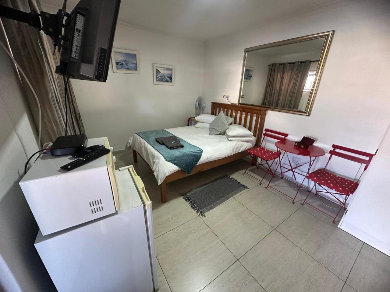 Bed and Breakfast De Helling Self Catering Бракенфелл Экстерьер фото